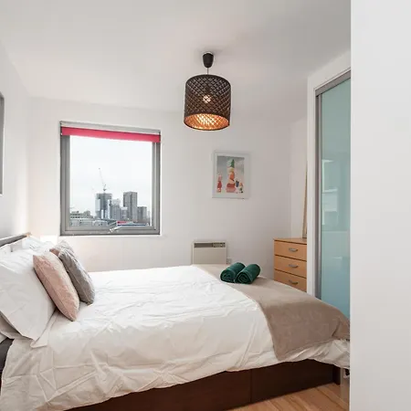 Cosy One Bedroom Flat Opposite Station-3