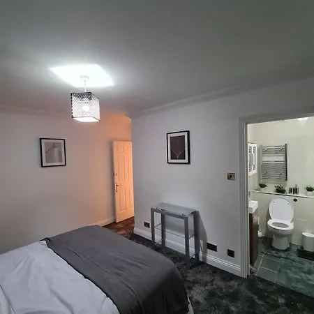 Luxurious 3 Bed Flat In Kilburn-2