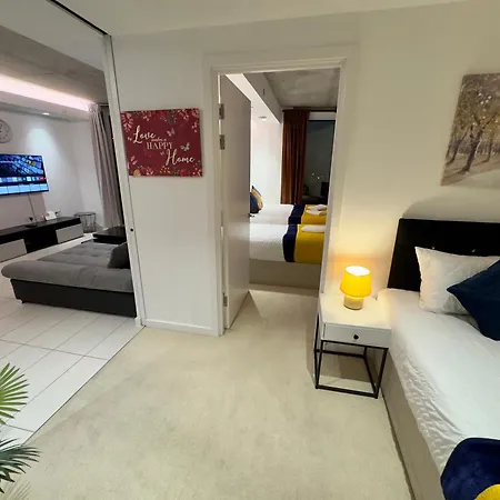 London Excel Cosy Apartment With Balcony & River View Close To O2 Arena, Cable Car, City Hall-3
