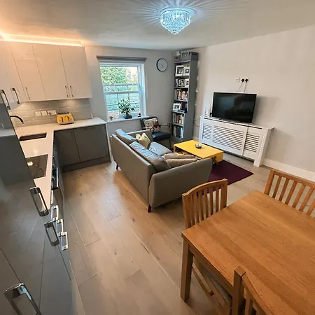 Double Bedroom In Clapham-2