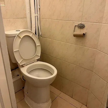Beautiful Private Double Room In A Shared 3-Bedroom Apartment Minutes Walk From Bethnal Green-2