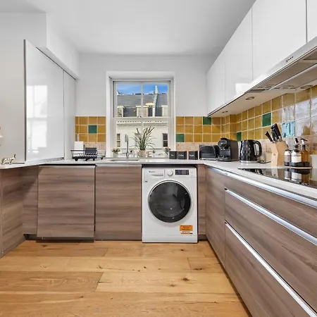 Charming Apartment By Hyde Park-3
