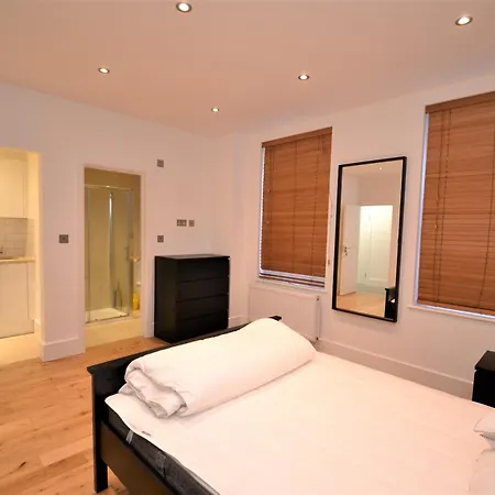 Hyde Park Studio Apartments-3