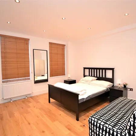 Hyde Park Studio Apartments-3