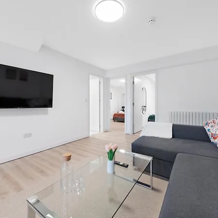 Flat In Dalston, London-2