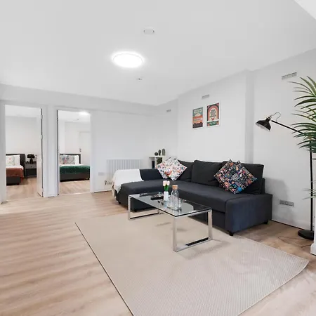 Flat In Dalston, London-3