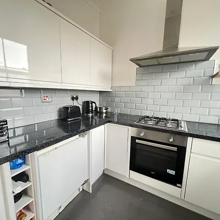 Comfortable 1-Bedroom Apartment In The Heart Of London-3