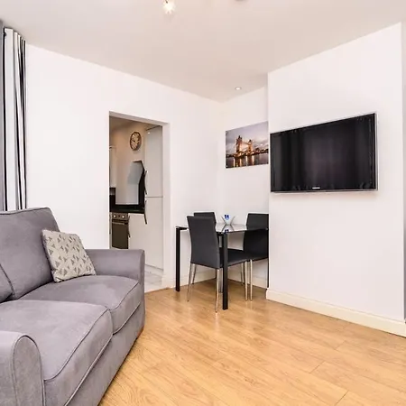 Stunning 1 Bed Apartment-3