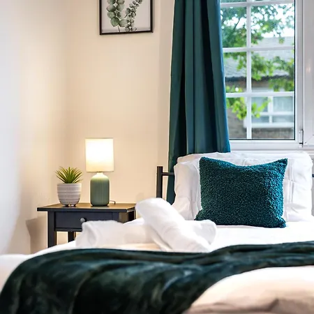 Wilkinsons Home-Free Parking, Perfect For Contractors & Weekend Getaways, Near London City Airport & Excel-2