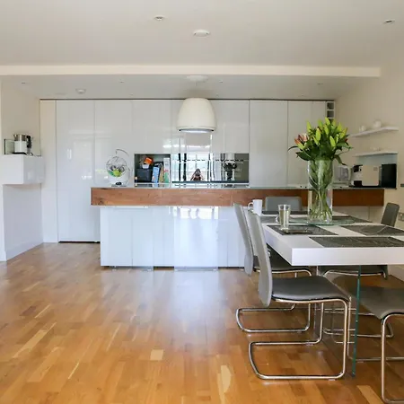 Luxury 3-Br Near Tower Bridge Family & Business Ready-2