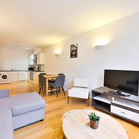 Lovely 2 Bed Tower Bridge Apartment Sleeps 6-2