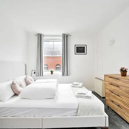 Lovely 2 Bed Tower Bridge Apartment Sleeps 6-3