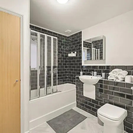 2-Bed 2 Bath Flat, Close To Tube, Free Parking-2