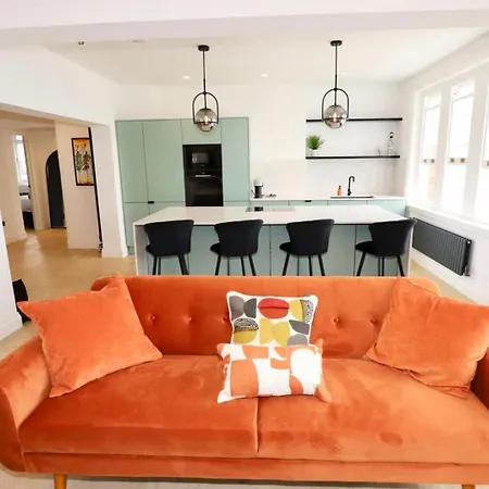Newly Refurbished W/ River Views-2