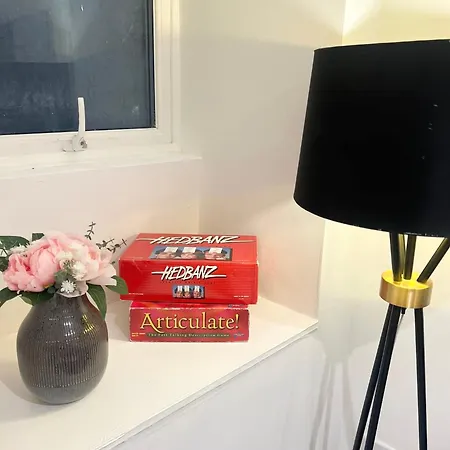 Cosy 1 Bedroom Flat In London-3