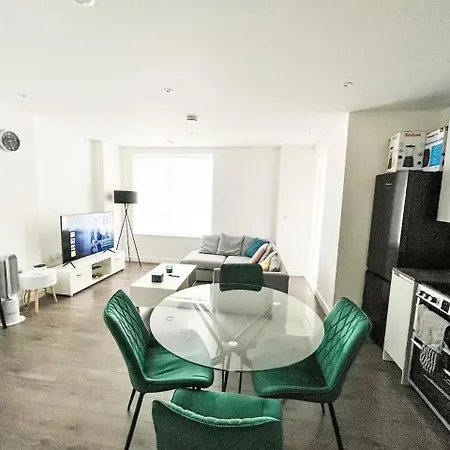 Kins Place, Beautiful 1 Bedroom Apartment Near London City Airport-3