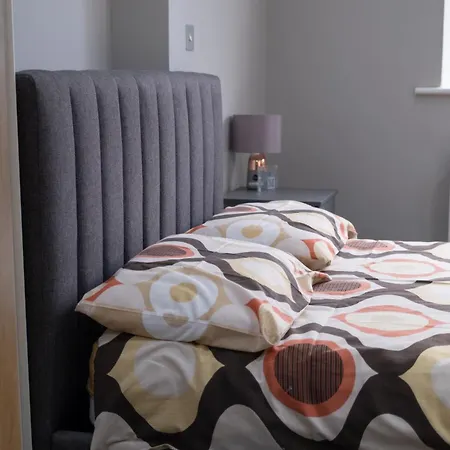 Clapham Common Sleeps 10 Free Parking For 4 Cars And Vans 2 Bed 2 Bath 5 Min To Metro Zone 2-3