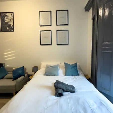 3 Min From Station, Studio Flat London-3