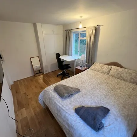 Royal Height - 3 Bed In Wembley-2