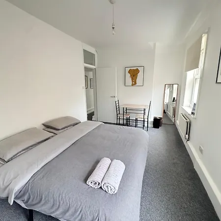Beautiful Large Room In Central London-3