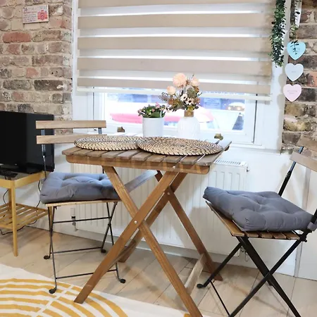 Stylish Studio - Private Bathroom, 15Mins To Central London!-2