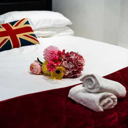 Stylish 2 Bedroom Apartment In Shoreditch - London-2