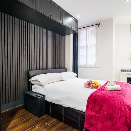 Stylish 2 Bedroom Apartment In Shoreditch - London-3