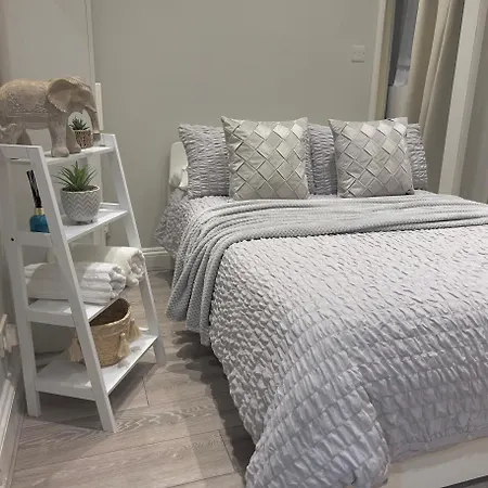 London Property Apartments For Up To 6, Next To Big Ben & London Eye-2