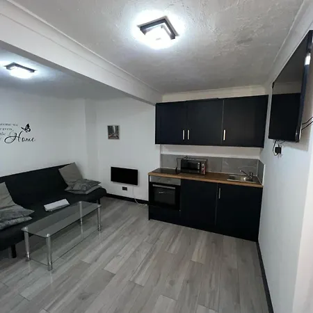 Cosy One Bedroom Flat-3