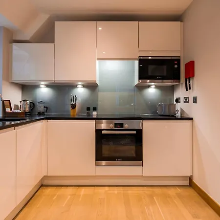 Barbican Serviced Apartments By Lovelystay-3