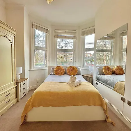 Clapham Apartment-3