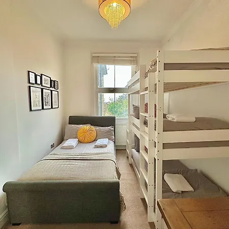 Clapham Apartment-2