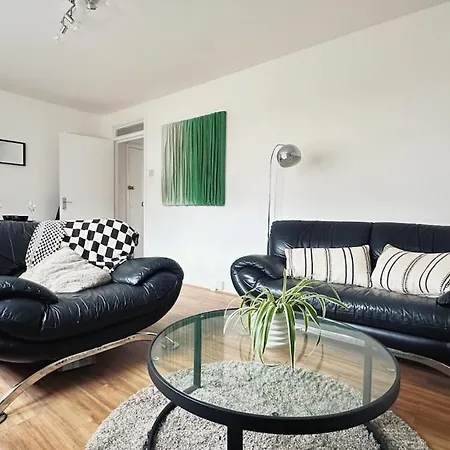 New Large 2 Bed Flat In London-2