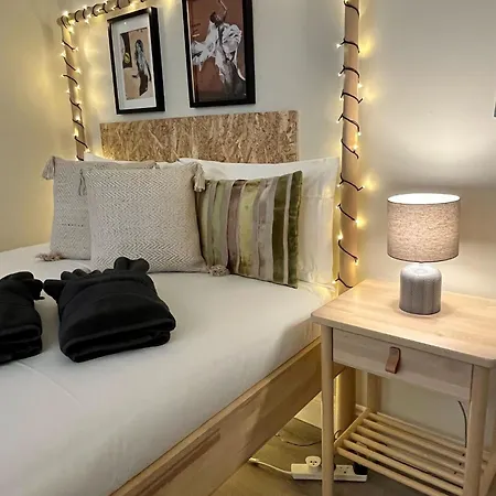 Amazing 2 Bedroom Apartment-3