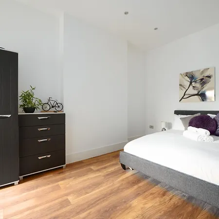Stunningly Luxurious London Apartment-2