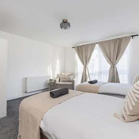 Arte Stays: Spacious Garden House in Stratford with Free Parking-2