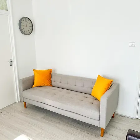 3 Bedroom Flat Haggerston, Hackney, London-3