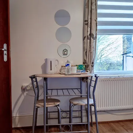 Spacious Rooms - London Zone 2-3