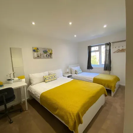 Fabulous Private Bedrooms Near Euston Station, Central London-3