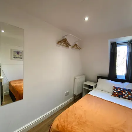 Fabulous Private Bedrooms Near Euston Station, Central London-2