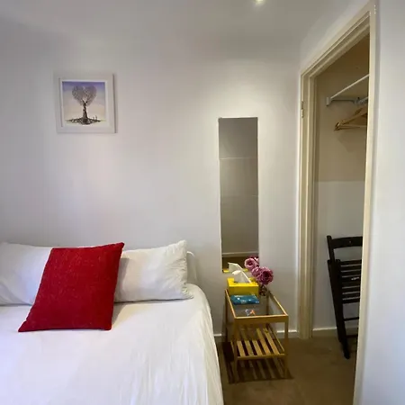 Fabulous Private Bedrooms Near Euston Station, Central London-3