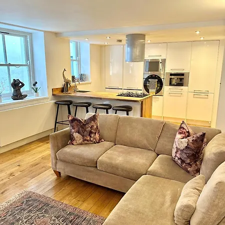 Opulent Oasis In London-3