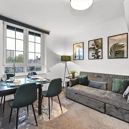 Cosy Cityscape Two Bed Apartment-3