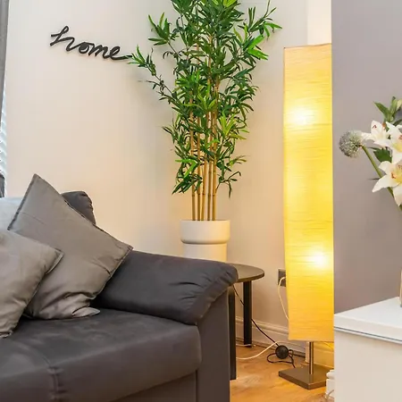 Location! 2 Bed/2Bath - Pro Host-2