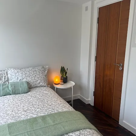 Spacious Battersea Rooms And Apartments-2