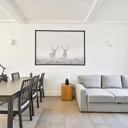 Farringdon Comfortable 2 Bed Apartments-2