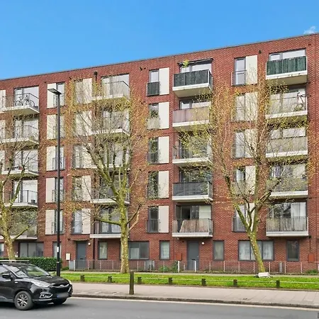 4 Bed Balcony Greenwich Retreat-3