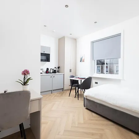 Charmstay Kensington Olympia-2