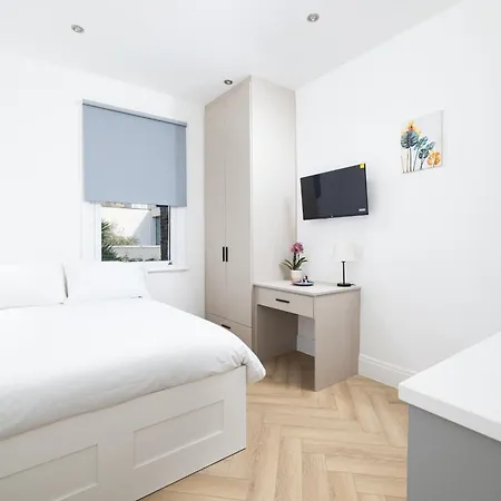 Charmstay Kensington Olympia-3