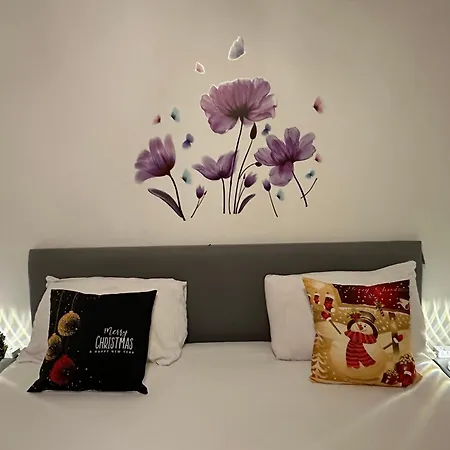 London 2 Double Bedrooms 2 Bathrooms Holiday Home - Parking Skysports, Netflix - 2 - 3 Minutes Walk To The Train Station - 19Min To London Liverpool Street Fast Internet Ground Floor 100S Of Shops Restaurants Bakeries 24-Hour Asda Superstore, Major H-3
